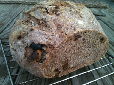 Cinnamon raisin bread